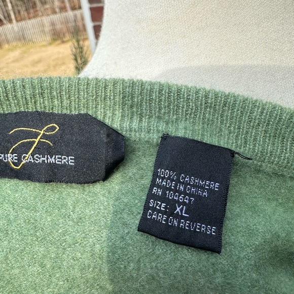 L Pure Cashmere Sweater  Green Excellent Condition - Picture 2 of 4